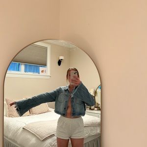 Cropped jean jacket w/ fringed flare sleeves